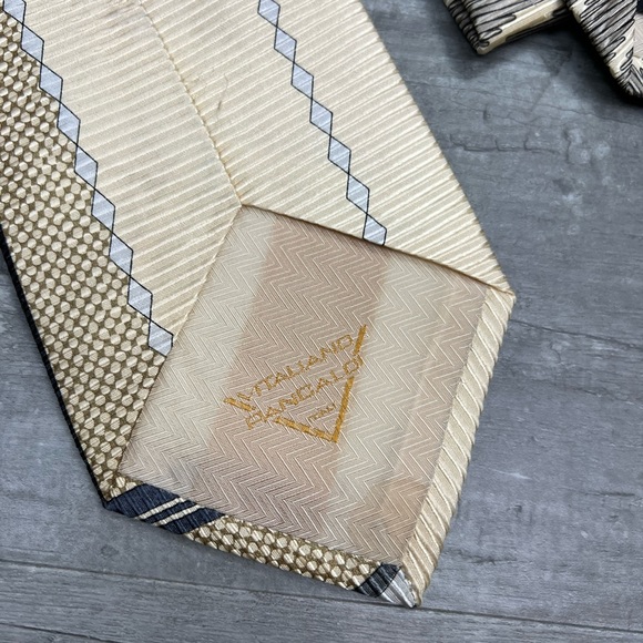 Vitaliano Pancaldi Cream w/ Grey & Gold Abstract Pattern Tie - Picture 4 of 7